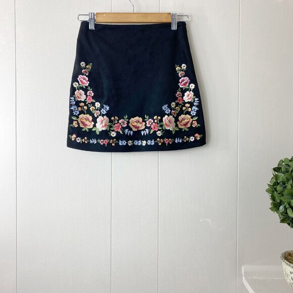 Forever 21 Dresses & Skirts - Forever 21 Embroidered Floral Black Suede Mini Skirt Size X-Small